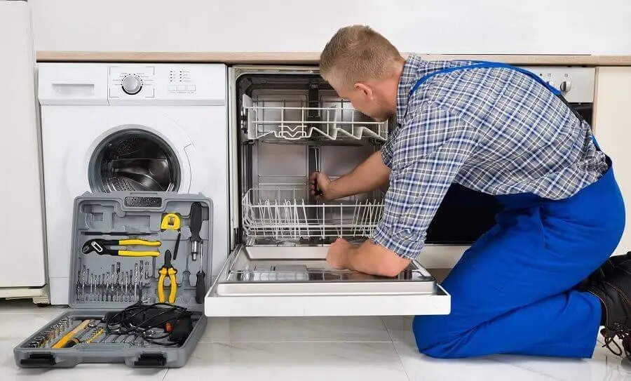 Kalecik Maytag servisi teknisyen ekibi beyaz eşya tamiri yaparken